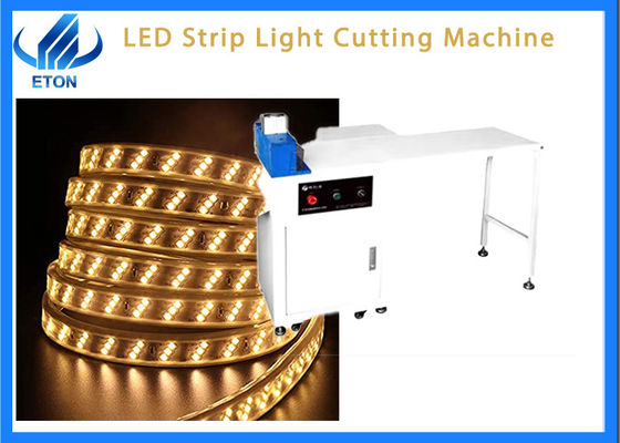 découpeuse automatique de bande de 1500mm*350mm*900mm LED dans la chaîne de production de bande