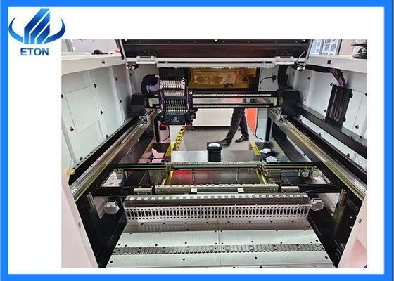 Machine de prise et de placement de panneaux électriques à LED de haute précision 220V ≤ 16 mm Hauteur de montage